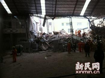 上海闵行区浦江镇一改建中3层楼倒塌多人伤亡