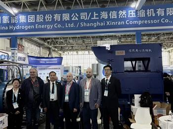 信然集团（俄罗斯）公司合作伙伴在北京合影留念并洽谈深度项目推进…